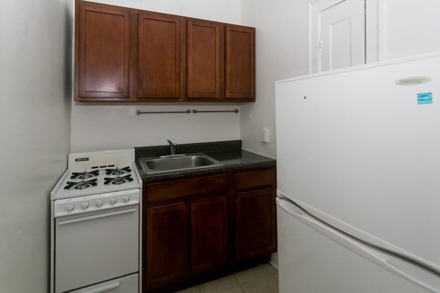 Building Photo - 4847 N Damen Ave