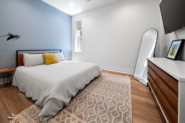 Building Photo - 824 N Maplewood Ave