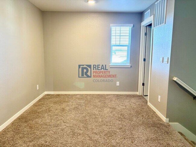 Building Photo - 2051 Rosette Ln