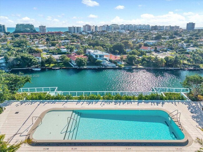 Building Photo - 9201 E Bay Harbor Dr