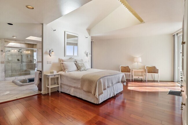 Building Photo - La Jolla Home with Ocean Views! Solar and AC