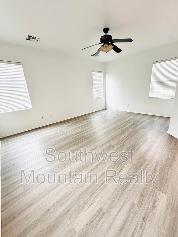 Building Photo - 2070 E Indigo Dr