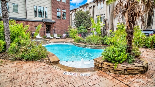 Building Photo - 1611 Silver St