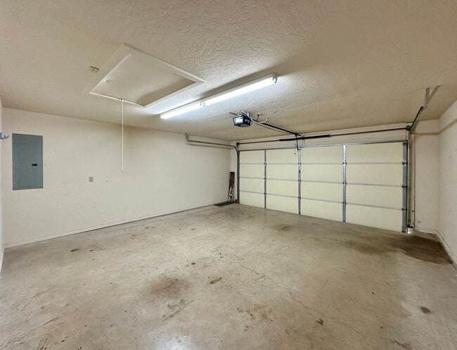 Building Photo - 607 Northwest Granite Avenue