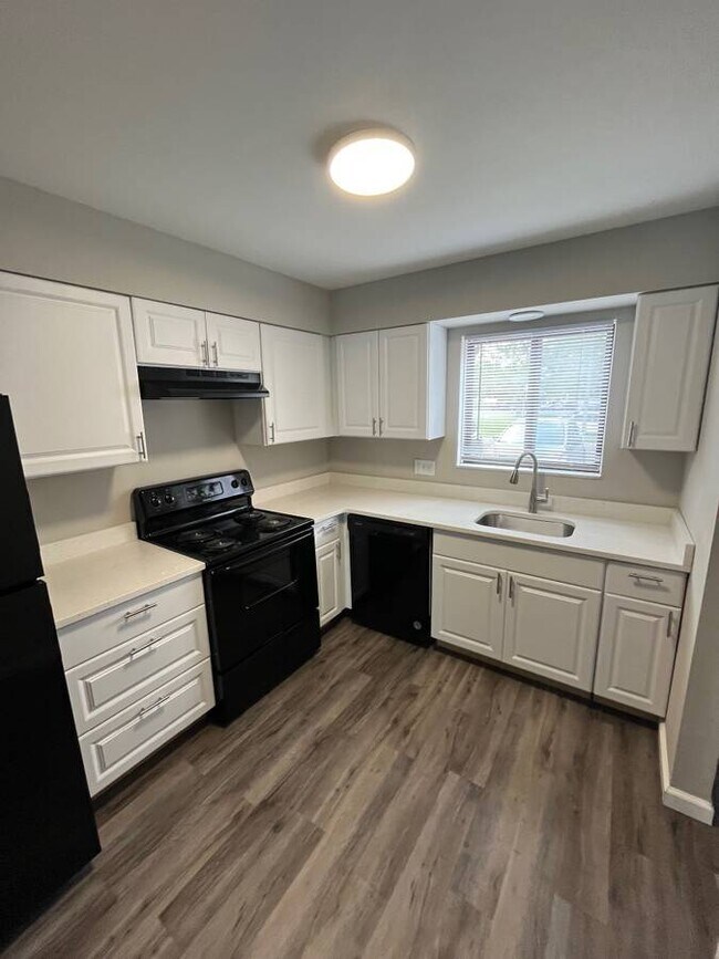 Building Photo - Black Hawk Apartments