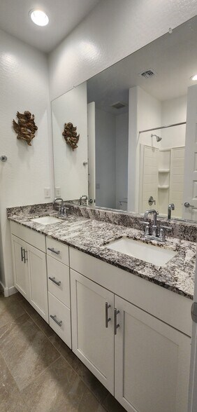 #3 Full Bath - 2192 W Sierra Sunset Trl