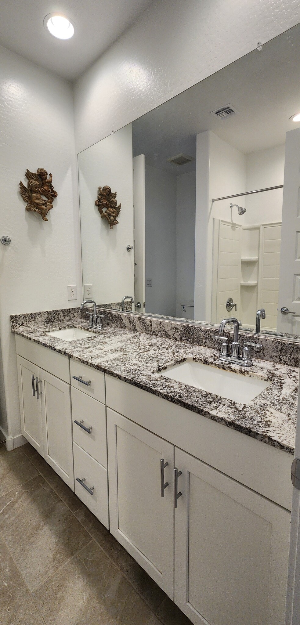 #3 Full Bath - 2192 W Sierra Sunset Trl