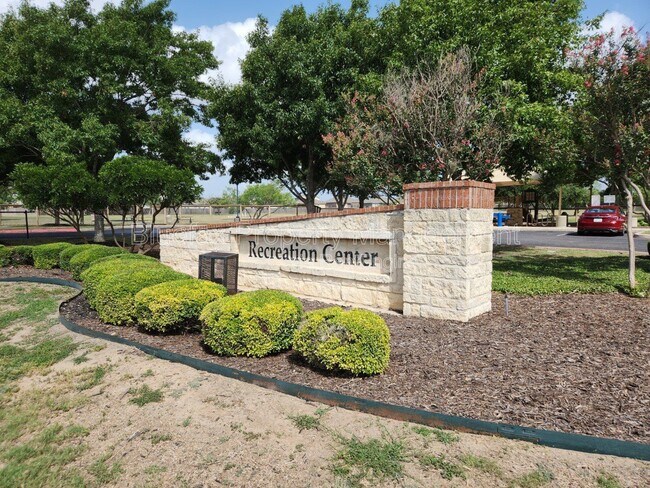 Building Photo - 3306 Putnam Fields