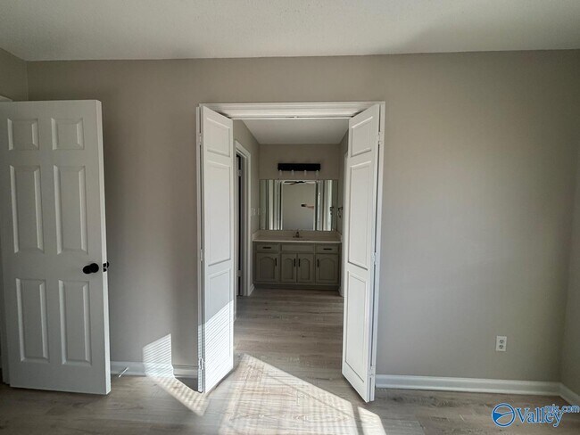 Building Photo - 1305 Hiwan Trail SE