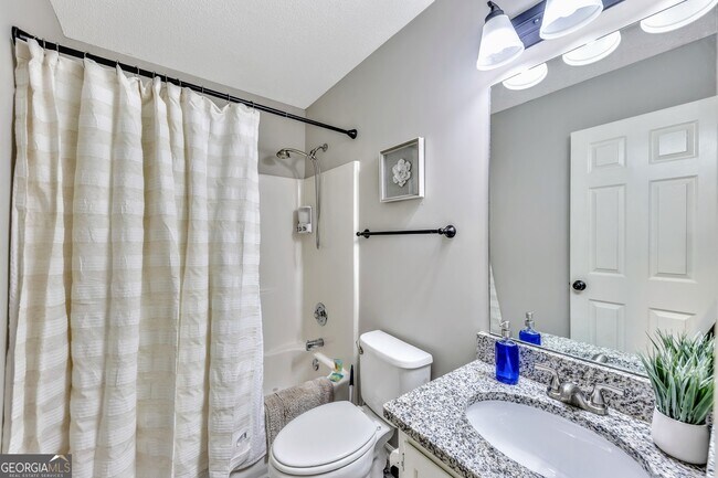 Building Photo - 4210 Lakes End Dr NW