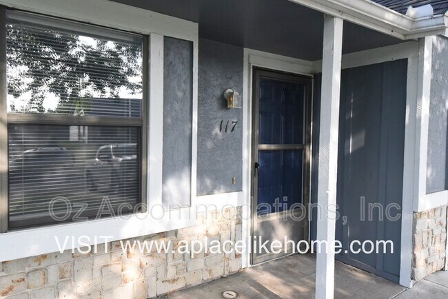 Building Photo - 117 SE Greystone Dr
