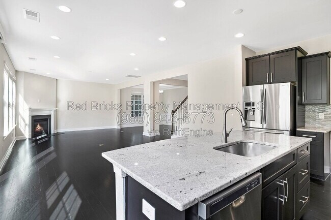 Building Photo - 127 Blossom Ridge Dr