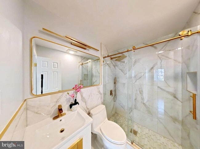 Building Photo - 1012 Loxford Terrace