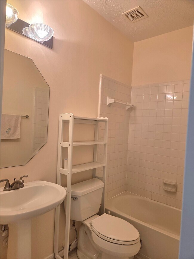 Building Photo - 4306 Lakeside Meadow Dr