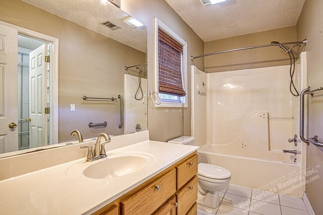 Building Photo - East Gate Area | Home | Unfurnished