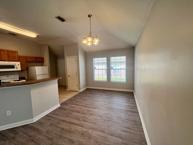 Building Photo - Newly Renovated 3 bedroom 2 bath home!!