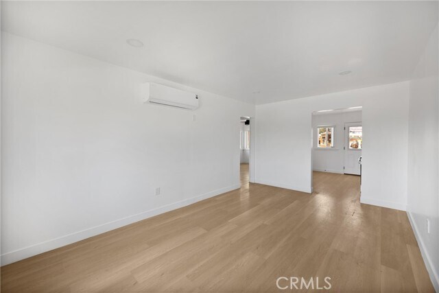 Building Photo - 15 Christina St