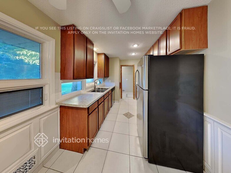 Building Photo - 14920 31st Ave N