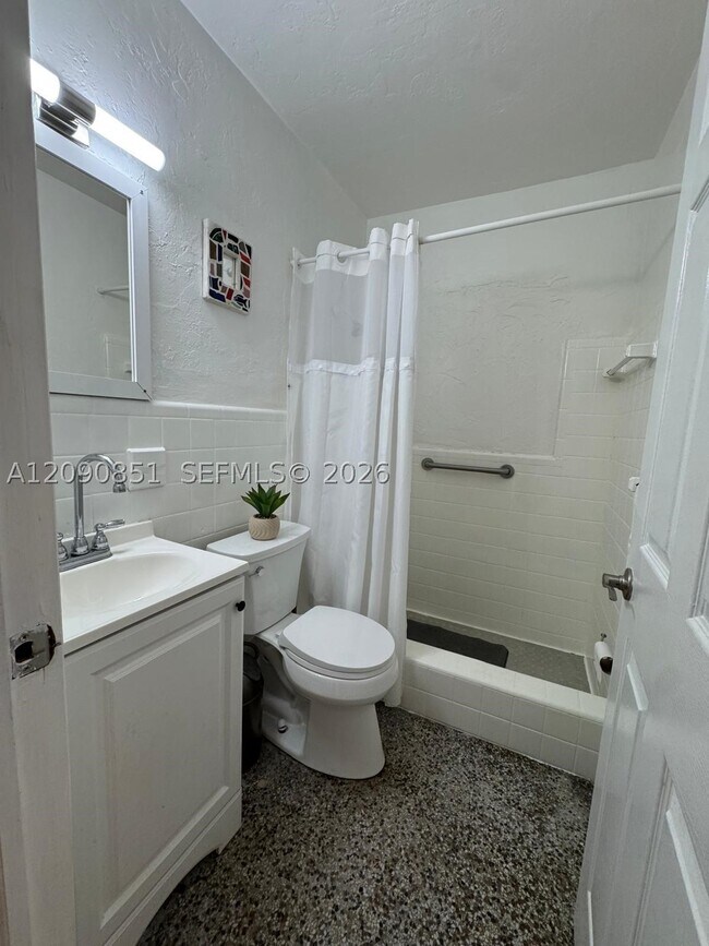 Building Photo - 1416 SW 27th St