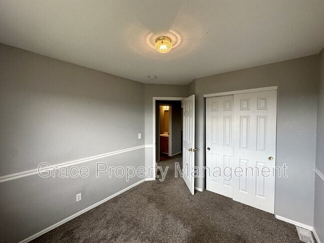Building Photo - 1214 S Zeno Way