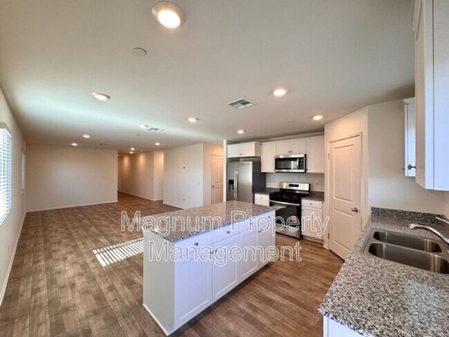 Building Photo - 31050 Rosebud Dr