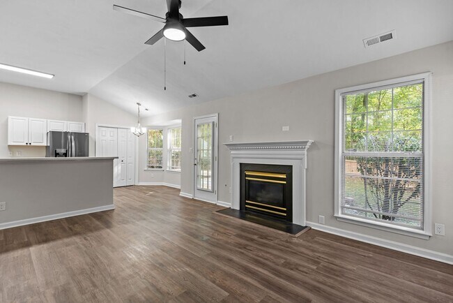 Building Photo - Burbage Grant 4 bedrooms- Ready Now!
