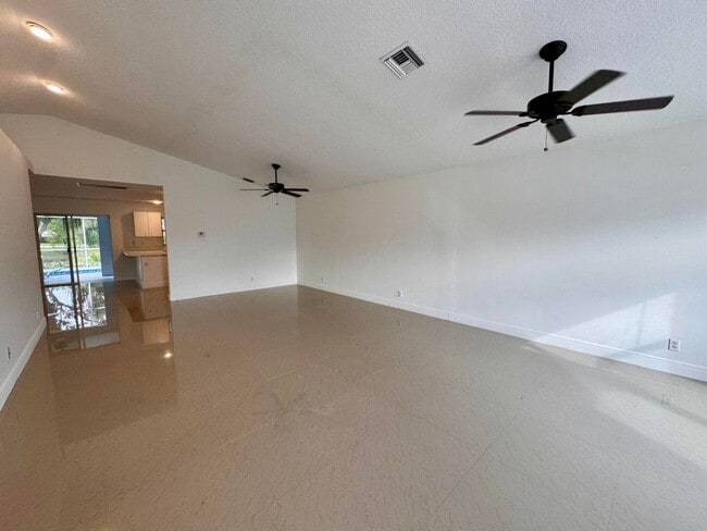 Building Photo - 1132 Hatteras Cir