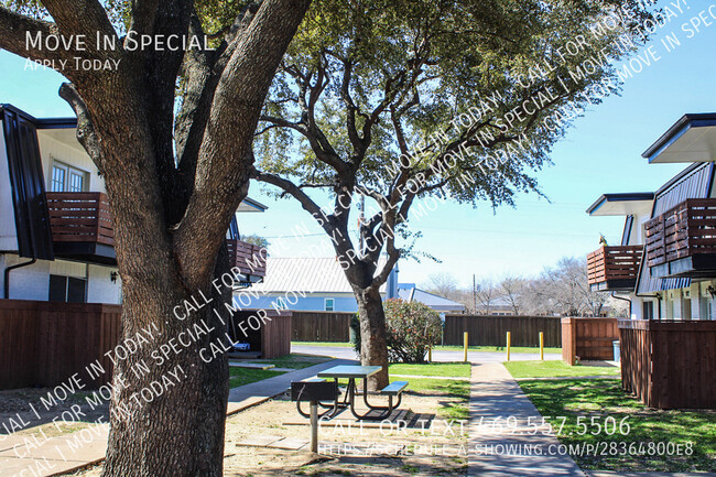 Building Photo - Atrium Gardens at Pioneer Parkway Apartmen...