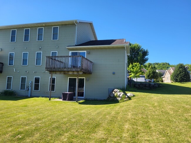 Building Photo - 708 Ellie Rae Dr