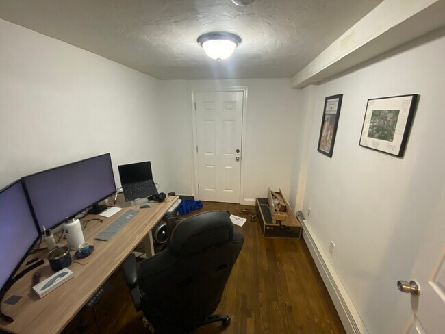 Building Photo - 27 5th St