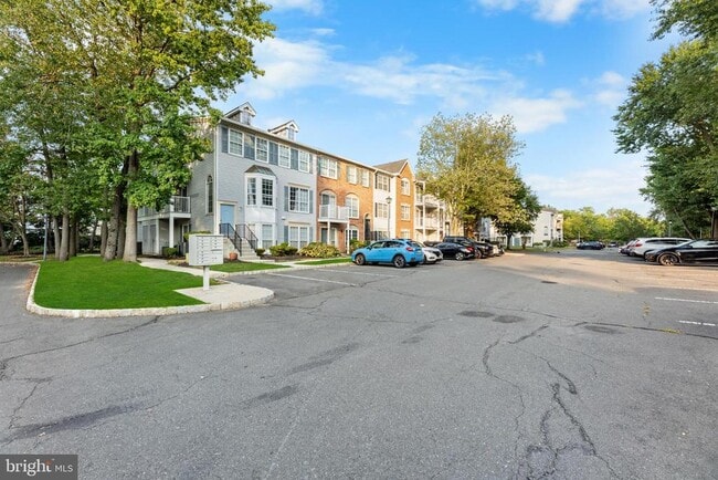 Building Photo - 71 Chambord Ct