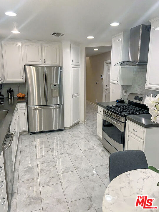 Building Photo - 5200 White Oak Ave