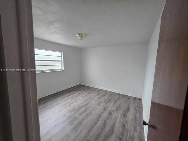 Building Photo - 45 E 11th St