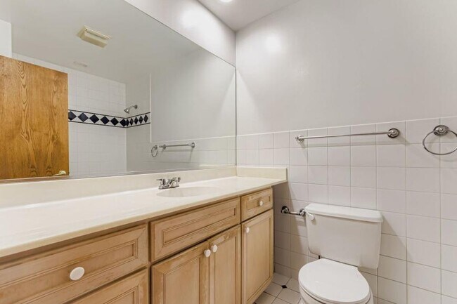 Building Photo - 3 bedroom in Chicago IL 60625