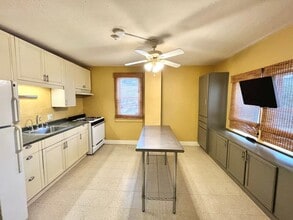 Building Photo - 424/424A, 424B W. Washington Street