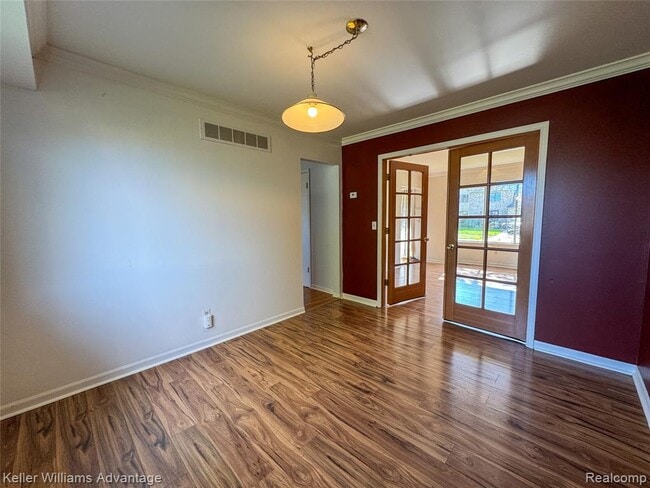 Building Photo - 2867 Woodmont Dr W