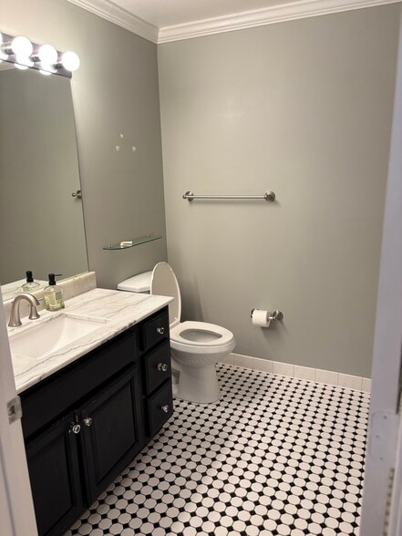 Bathroom with marble countertops - 351 Pemberwick Rd