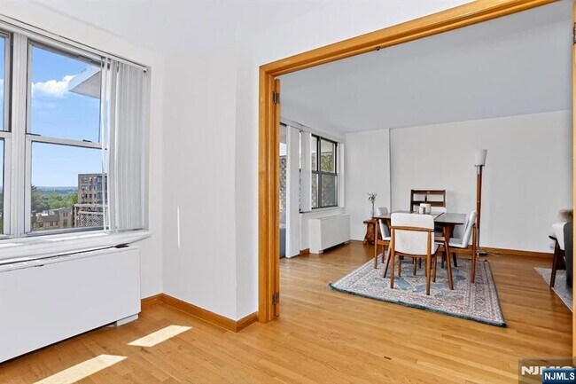 Building Photo - 301 Beech St