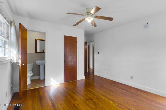 Building Photo - 2307 Woodland Ave