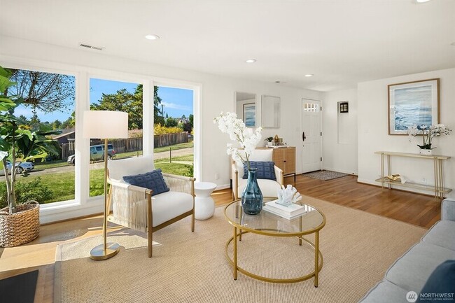 Building Photo - 5606 59th Ave NE