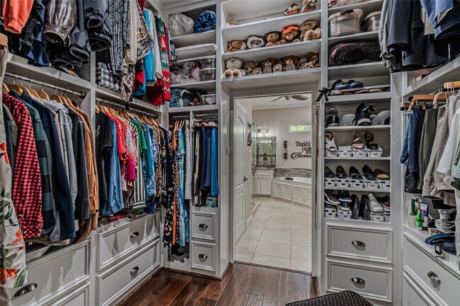 Building Photo - 15569 Crown Oaks Dr