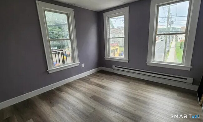 Building Photo - 136 Windsor Ave