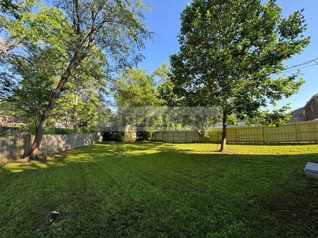 Building Photo - 105 Aster Pl