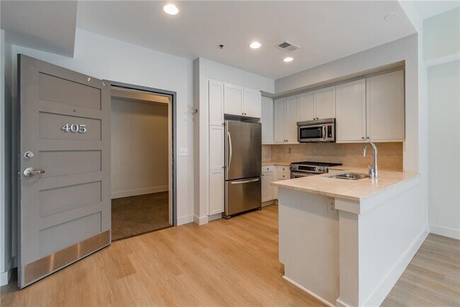 Building Photo - 1100 Howell Mill Rd NW