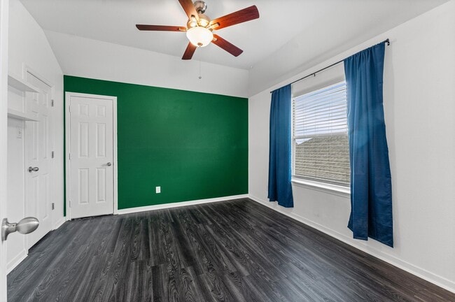 Building Photo - 13402 Great Creek Dr