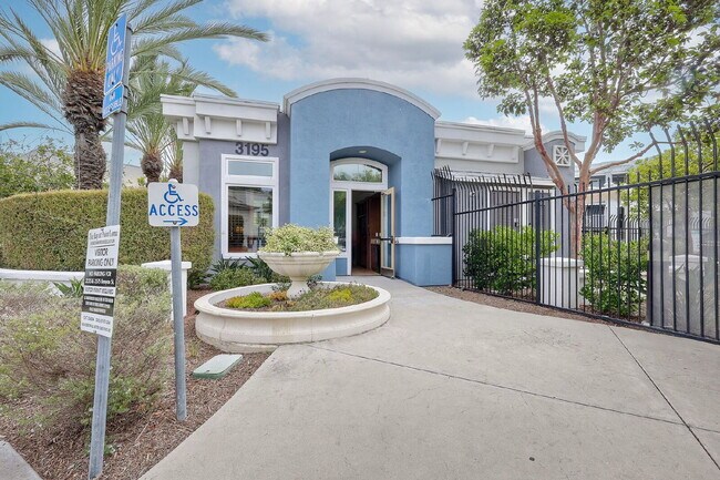 Building Photo - Spacious 2-Bed, 2.5-Bath Condo on Lighthou...