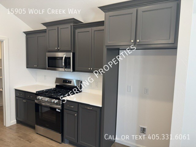 Building Photo - 15905 Wolf Crk Wy
