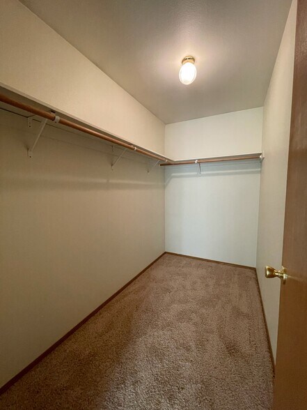 Walk-in Master Closet - 3600 Fairbanks Ave