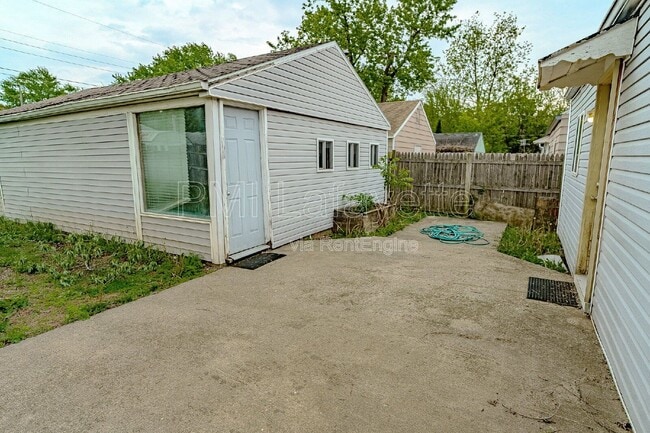 Building Photo - 409 S 15th St