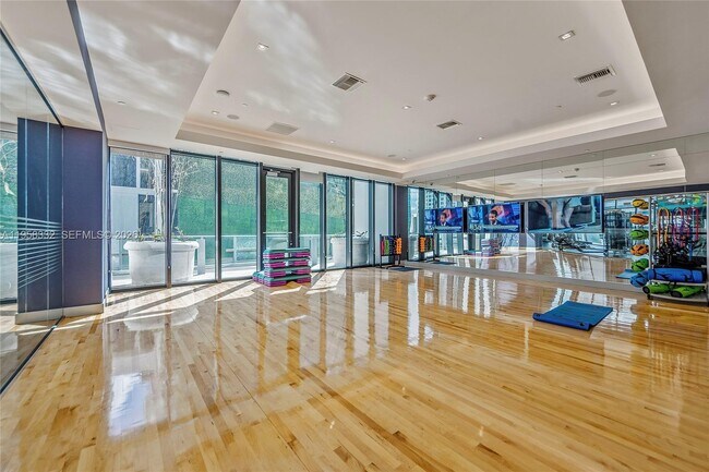 Building Photo - 1010 Brickell Ave